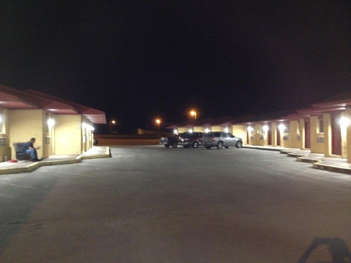 Luxury Inn George West Exterior photo